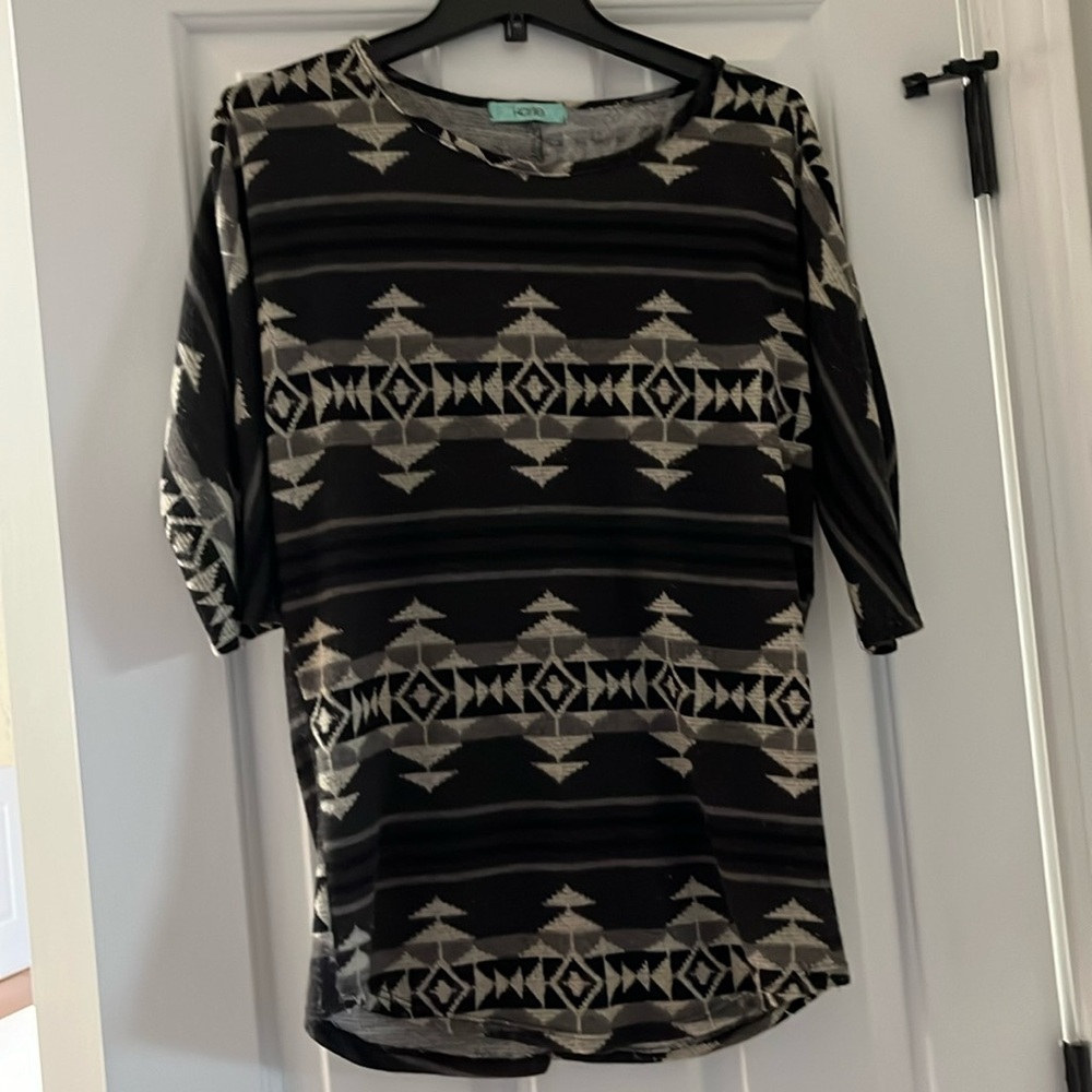 Cute Aztec Karlie Qtr Sleeve Top
